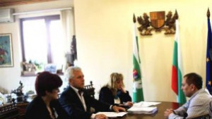 Изграждане на информационен център за мобилни услуги и съвети за