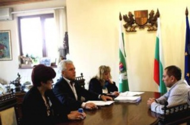 Изграждане на информационен център за мобилни услуги и съвети за гражданите и бизнеса в община Трявна