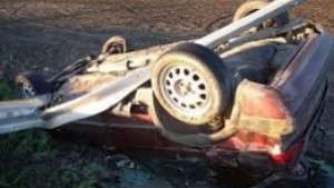 Кола се преобърна по таван