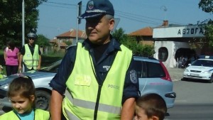 Съвместно дежурство на деца и полицаи на пътя