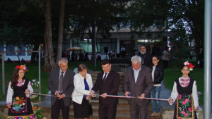 Инж Георги Рачев преряза лентата на обновения площад в сухиндолското