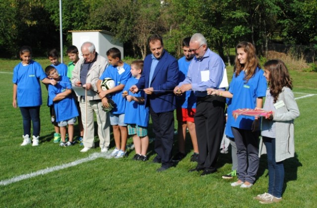 Даниел Панов откри в Арбанаси ново мини футболно игрище