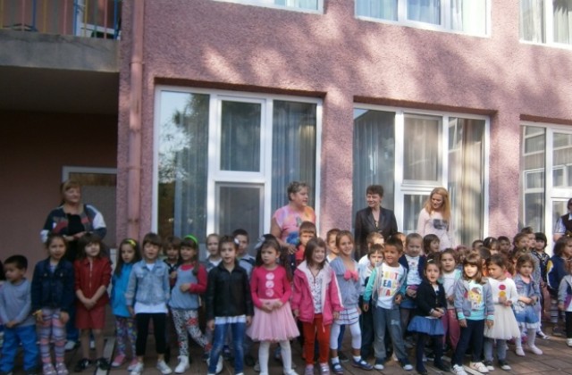 Учение на РСПБЗН - евакуираха децата от ОДЗ Славейче заради пожар в сградата