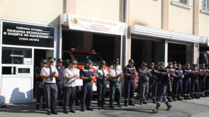 Осемгодишно момиченце се включи в демонстрациите за празника на пожарникарите