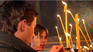 Църковните свещи поскъпват двойно правят ги по нова технология