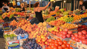 Данъчните и агенцията по храните правят проверки по пазари и