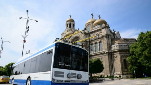 Възстановяват движението на тролейбус 83