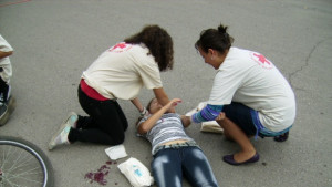 Доброволци правят спасителна верига на първата помощ