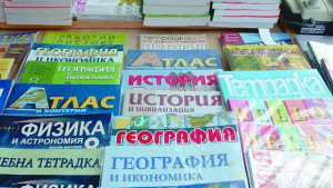Издателства даряват учебници на пострадали при наводнението деца