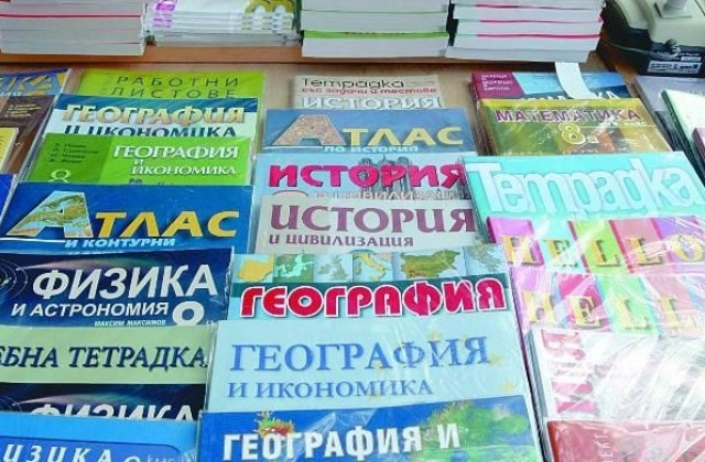 Издателства даряват учебници на пострадали при наводнението деца