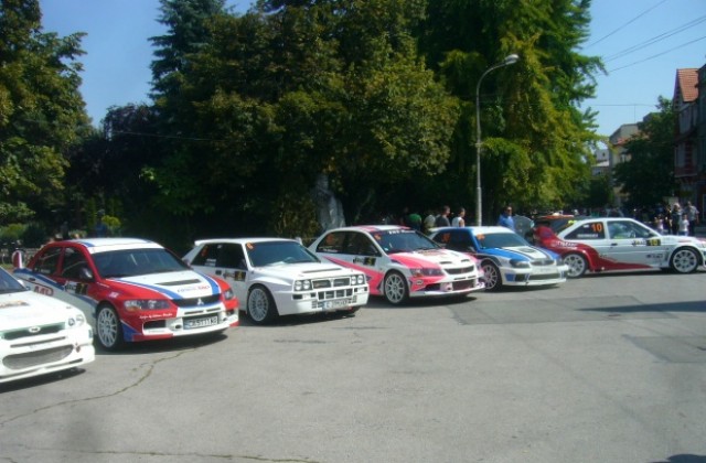 Откриха Планинско Осогово 2014, в планината вече гъмжи от автомобили