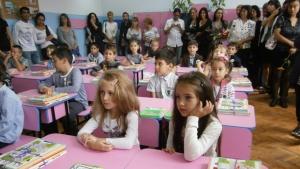 2 270 първолаци пристъпват училищния праг в областта днес