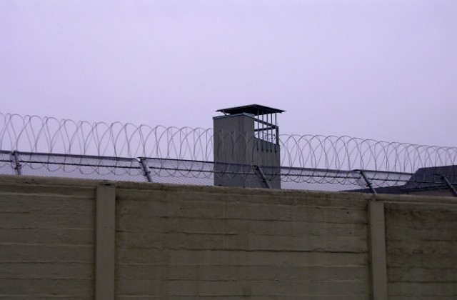 Скрили метаамфетамини в багаж за затворник