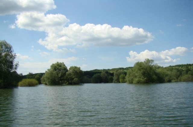 Язовирът край Берковица не заплашва населението въпреки, че прелива