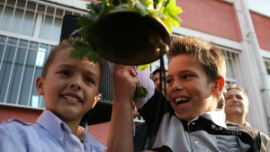 Първият звънец бие за 1950 първокласници в областта