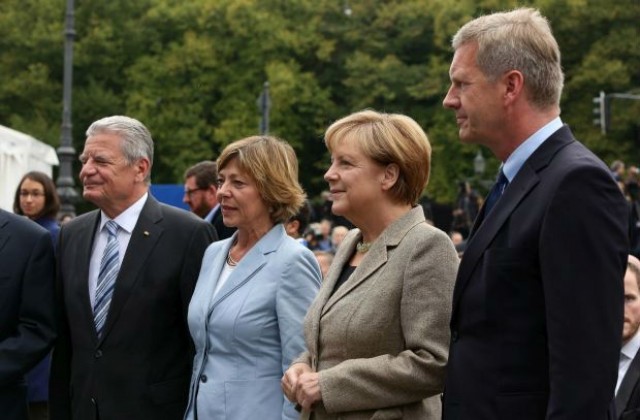 Ангела Меркел участва в протестен митинг в Берлин срещу антисемитизма