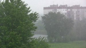 Облачно над Централна България валежи