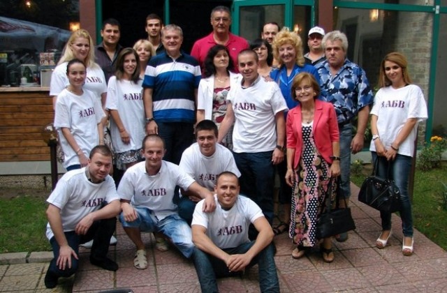 Румен Петков връчи членските карти на младежи и жени от АБВ