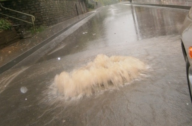 Близо 1000 отводнителни шахти почистени във В. Търново