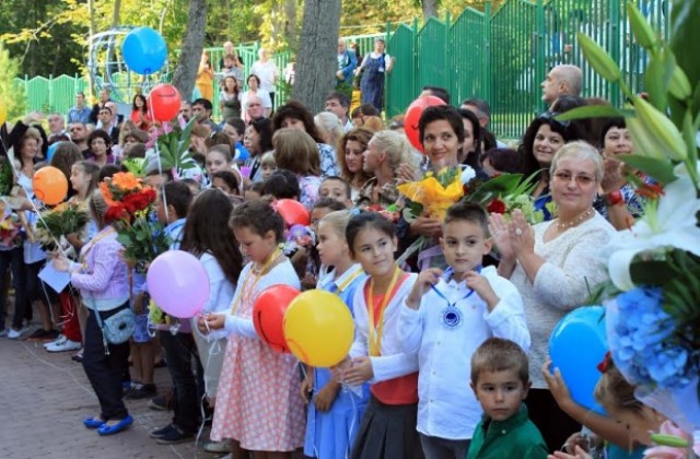 Първият випуск на Частно училище „Юрий Гагарин“ прекрачи училищния праг