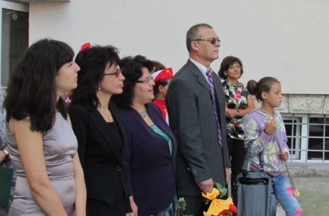 Подаръци за учениците и подкрепа за децата в бедстващи райони осигуриха от ГЕРБ