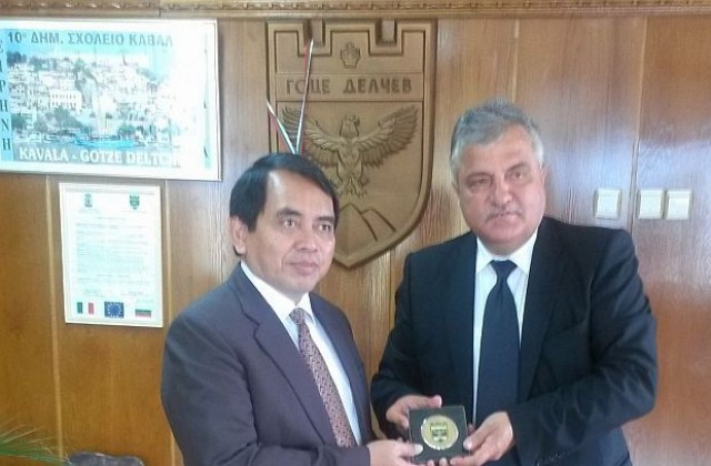 Договарят бизнес с Индонезия