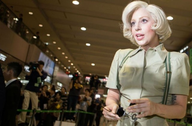 Лейди Гага иска да пее с Дейвид Бауи в космоса