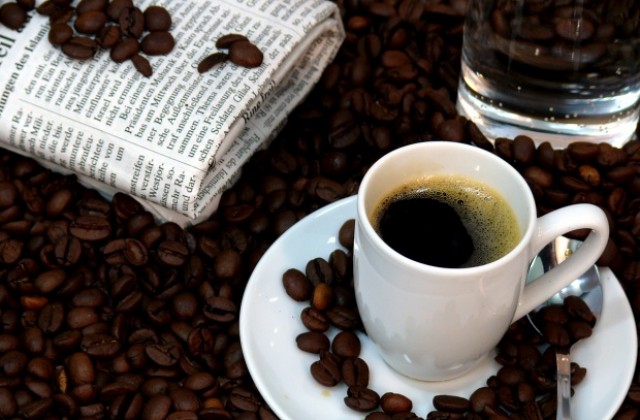 Журналистите, учителите и полицаите най-зависими от кофеина