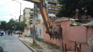 Търговищка фирма ще събаря в Максуда