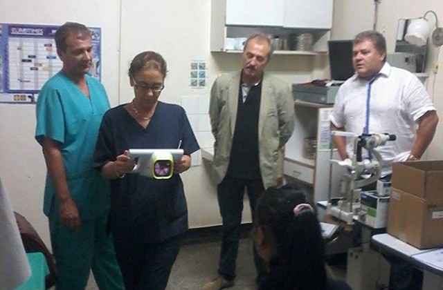 Мобилен апарат за очна диагностика на бебета получи МБАЛ – Монтана от Българската Коледа
