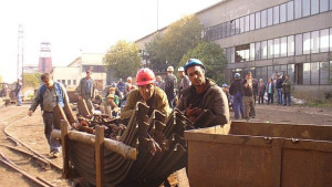 Миньорите в Черно море остават под земята