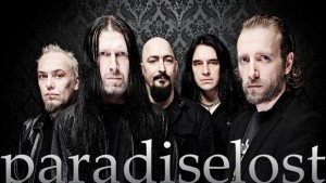 Родна песен на сцена заедно с Paradise Lost