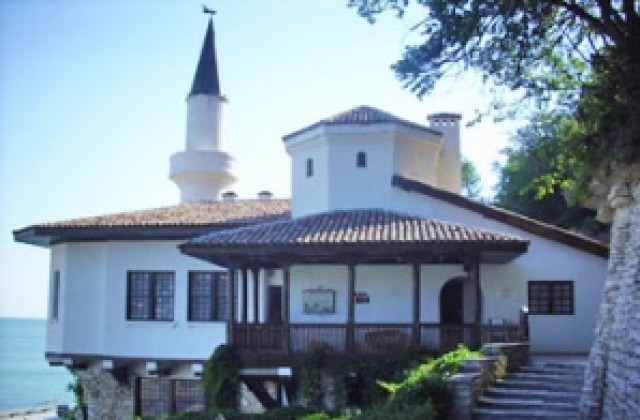 Културни празници Албена акостират в Балчик