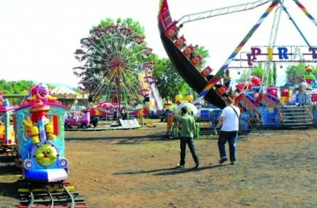 Затвориха улици заради есенния панаир