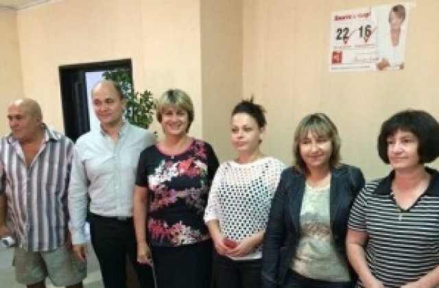 Весела Лечева: Днес всички очакват от нас да бъдем зависими само от интересите на хората