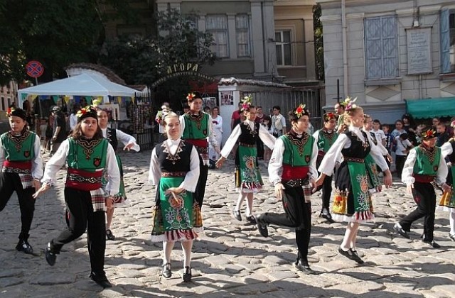 Звън на стари часовници дават начало на празниците на Стария град в Пловдив