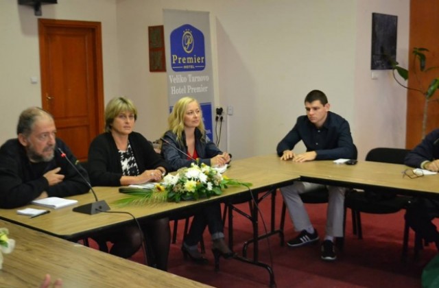 Весела Лечева пое ангажимент за изграждане на нов плувен басейн във В. Търново