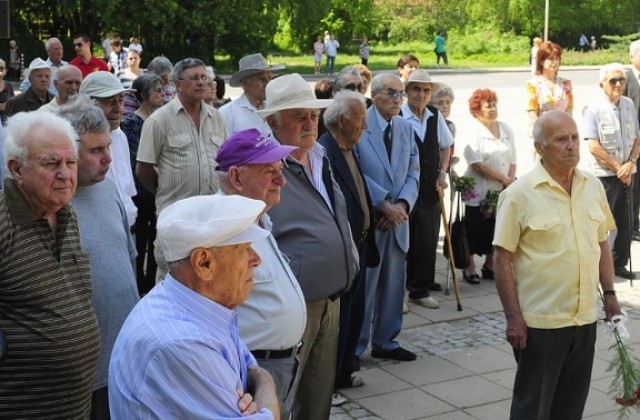 Около 45% от пенсионерите у нас продължават да се трудят