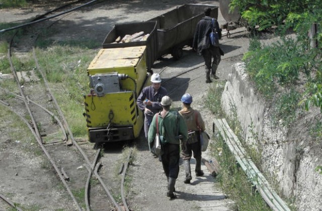 Искат в протест оставките на директорите на НЕК и ЕСО