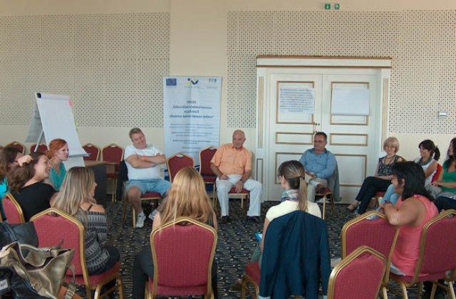 Обучават служители на Областна администрация