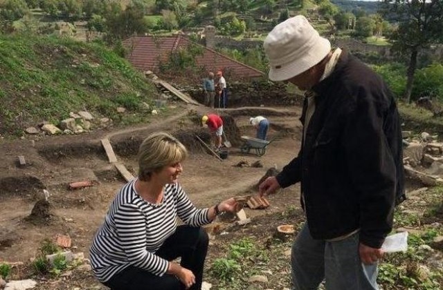 Весела Лечева е първият кандидат за народен представител, който стъпи на хълма Трапезица