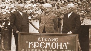 Вдигат паметник на създателя на фабриката за китари