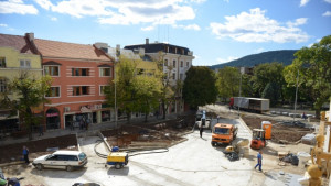Полагат новата настилка в пешеходната зона