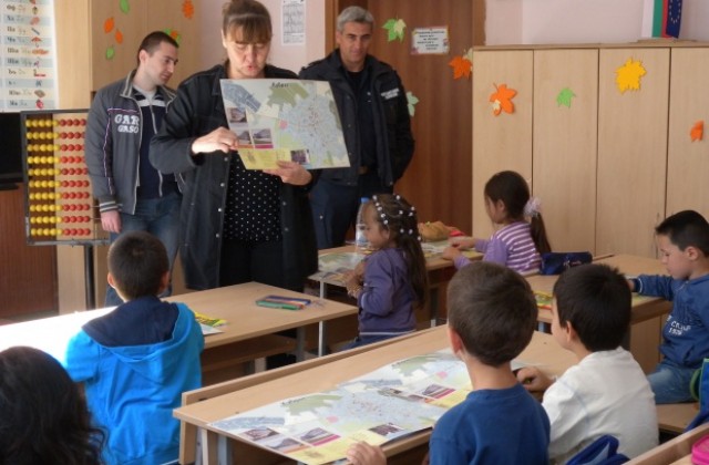 От Кубрат започнаха срещите на полицаите с първолаците