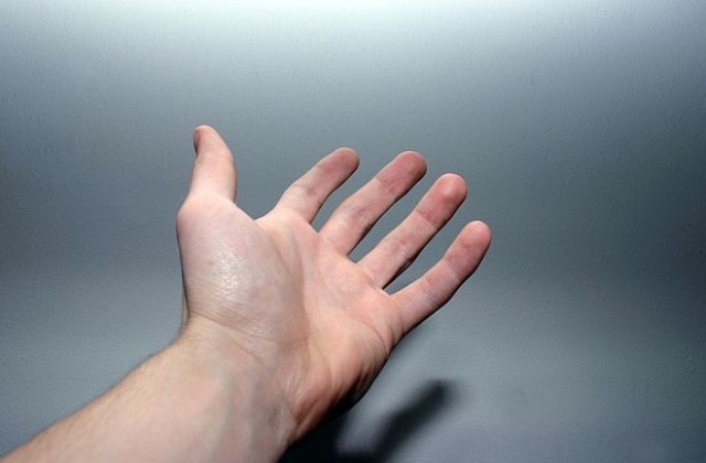 Хората със слухови проблеми се сблъскват с липсата на уеднаквен жестомимичен език