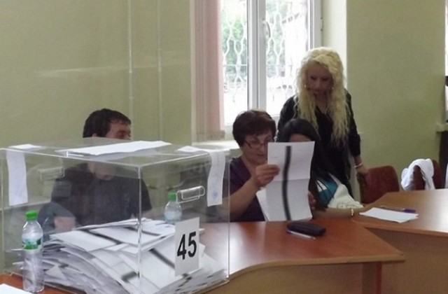 Обучават секционните комисии в община Димитровград