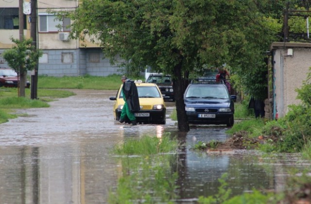 Времето на 27 септември: Валежите не спират