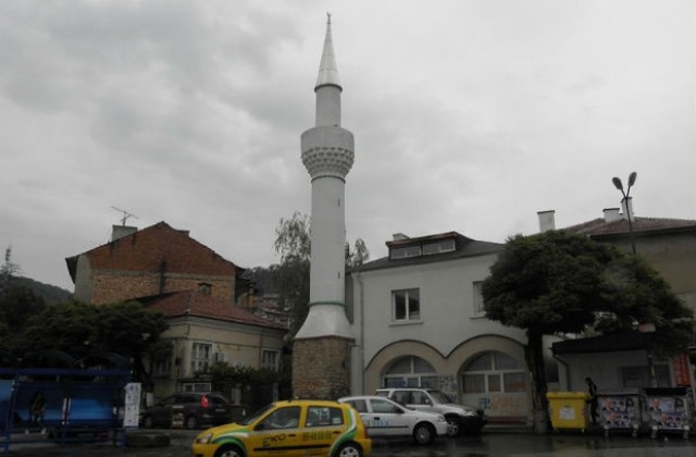 Вандали оскверниха джамията в Благоевград