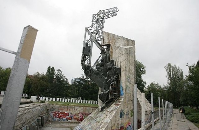 Няма победител в конкурса за реконструирането на паметника пред НДК