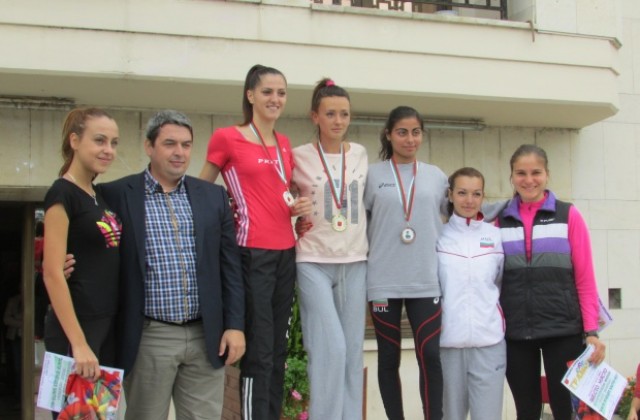 Лекоатлети от цялата страна участваха в пробег-мемориал в Г. Оряховица